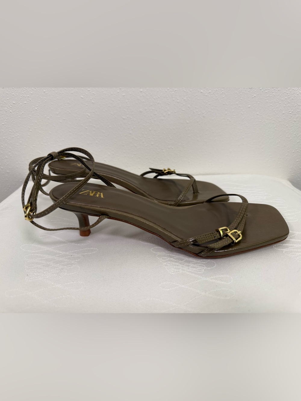 Zara Olive Strappy Kitten Heel Thong Sandals Made in Spain EU 38 NWOT - Picture 15 of 15